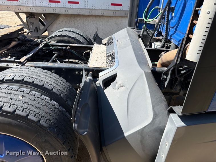 image for item ED5287 2019 Freightliner Cascadia semi truck