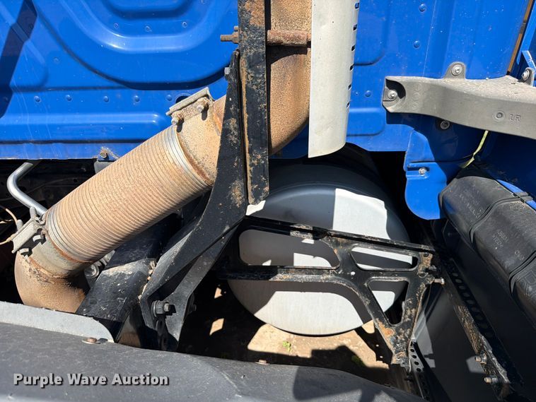 image for item ED5287 2019 Freightliner Cascadia semi truck