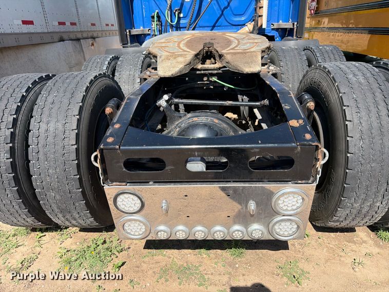 image for item ED5287 2019 Freightliner Cascadia semi truck