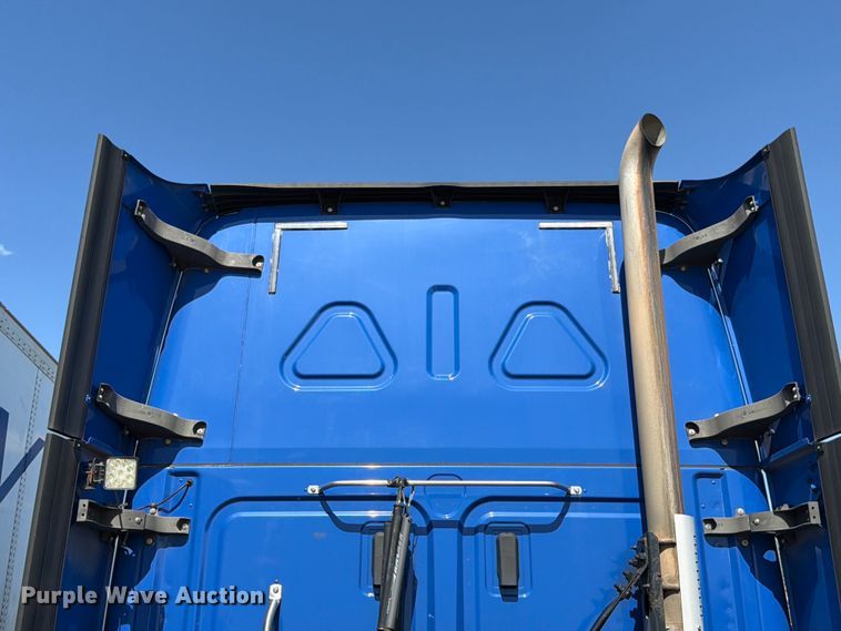 image for item ED5287 2019 Freightliner Cascadia semi truck