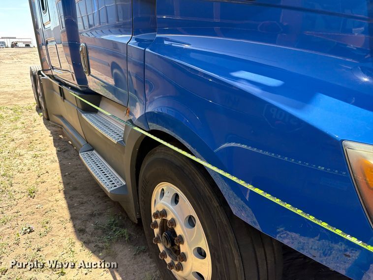 image for item ED5287 2019 Freightliner Cascadia semi truck