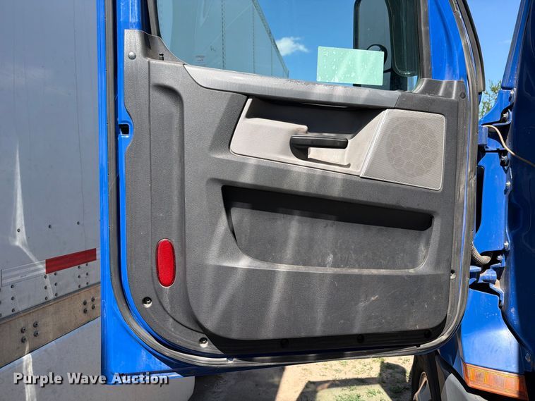 image for item ED5287 2019 Freightliner Cascadia semi truck