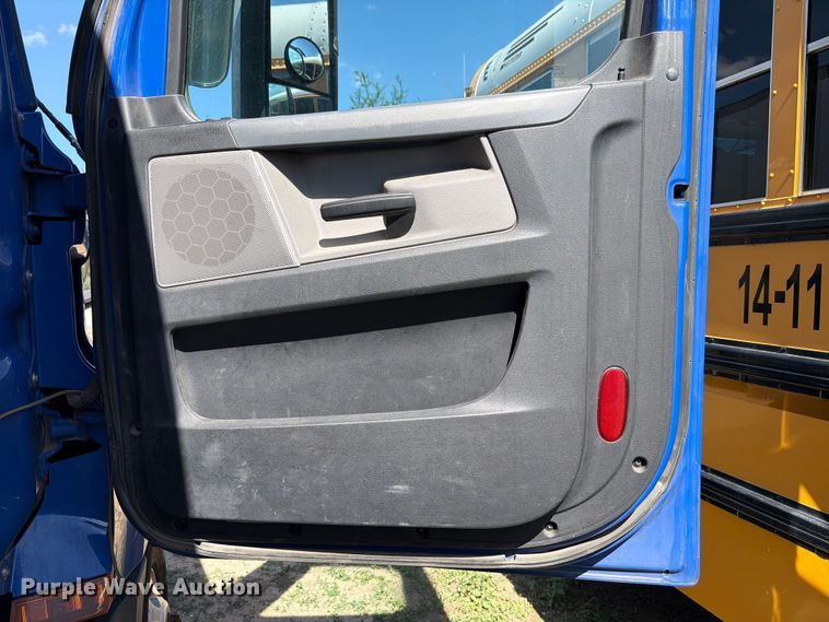 image for item ED5287 2019 Freightliner Cascadia semi truck