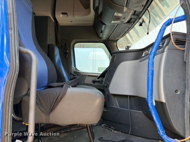 image for item ED5287 2019 Freightliner Cascadia semi truck