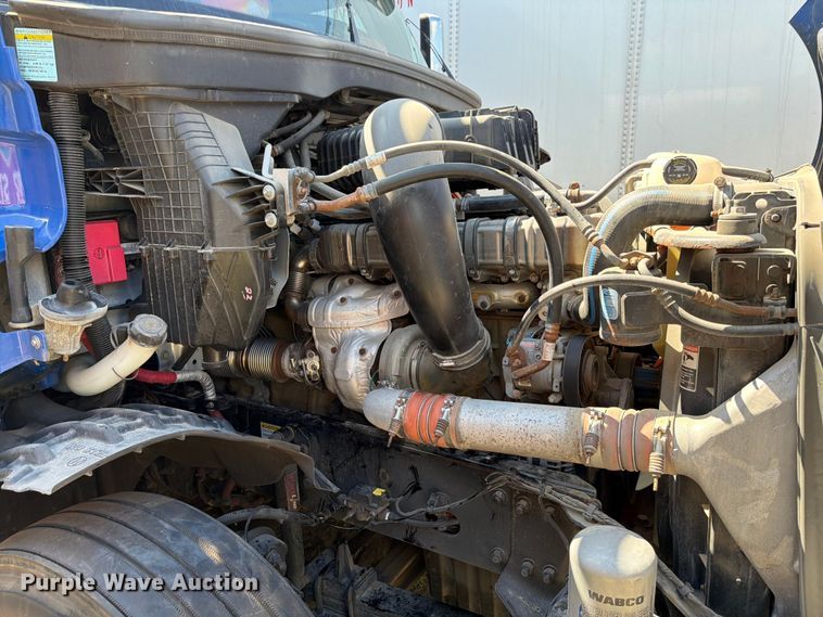 image for item ED5287 2019 Freightliner Cascadia semi truck