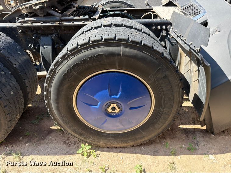 image for item ED5287 2019 Freightliner Cascadia semi truck