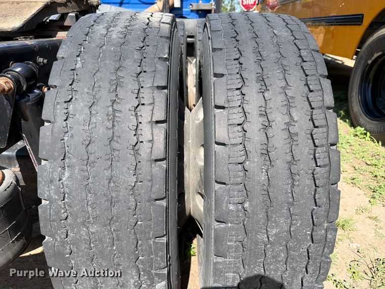 image for item ED5287 2019 Freightliner Cascadia semi truck