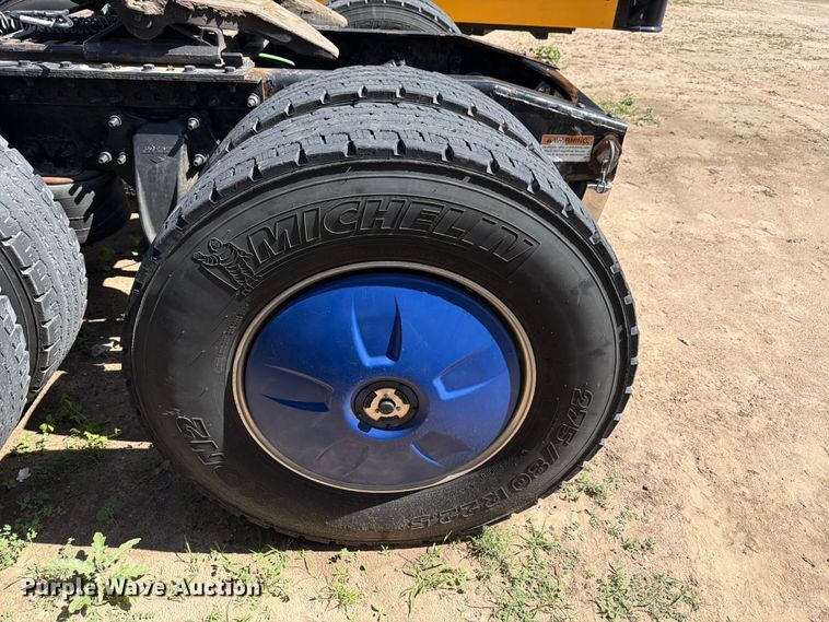 image for item ED5287 2019 Freightliner Cascadia semi truck