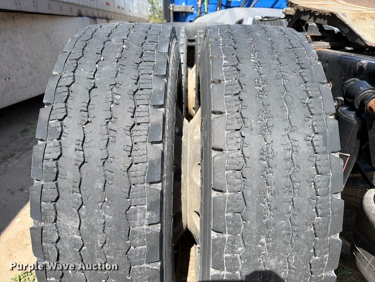 image for item ED5287 2019 Freightliner Cascadia semi truck