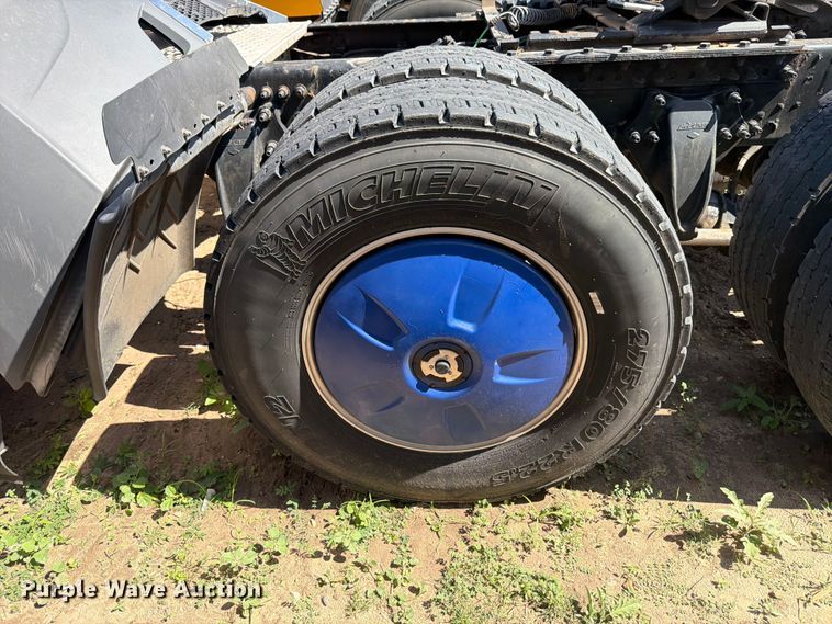 image for item ED5287 2019 Freightliner Cascadia semi truck