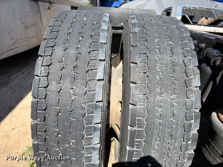 image for item ED5287 2019 Freightliner Cascadia semi truck