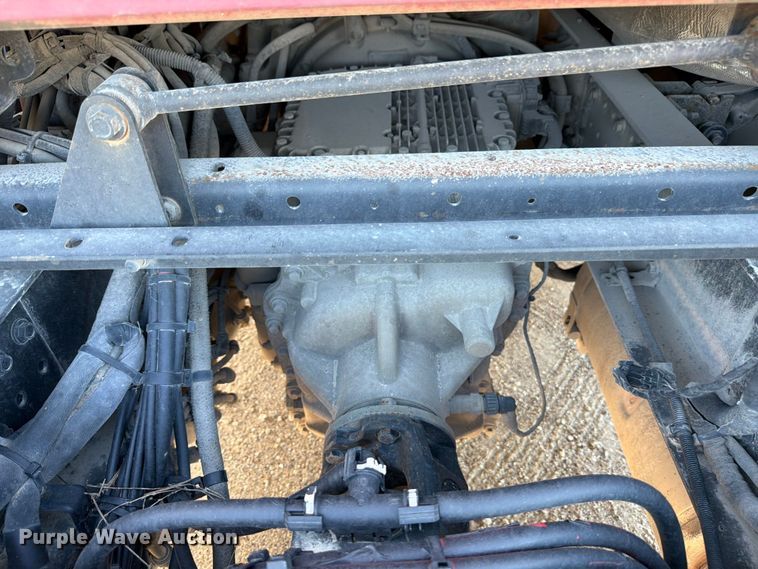 image for item ED5317 2019 Volvo VNR semi truck