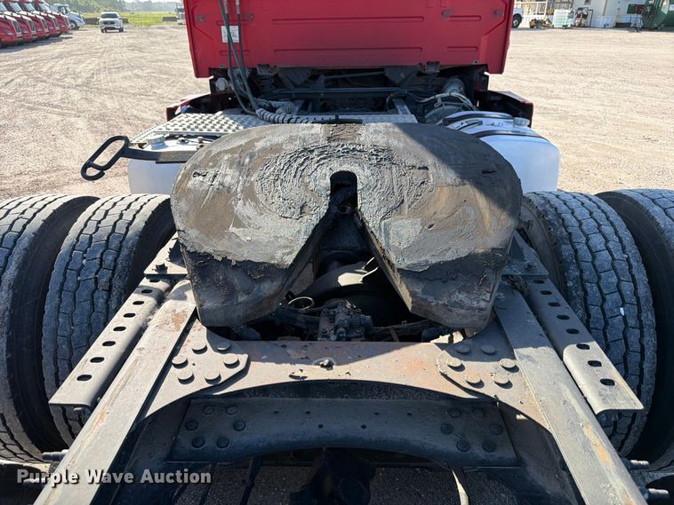 image for item ED5317 2019 Volvo VNR semi truck