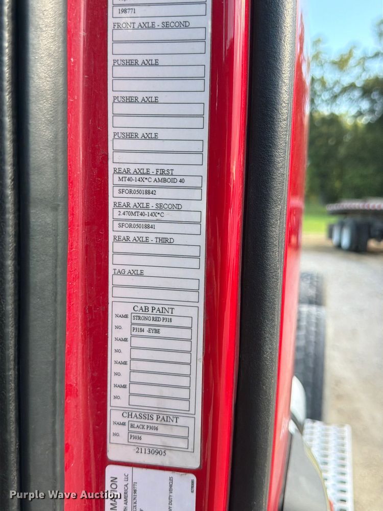 image for item ED5317 2019 Volvo VNR semi truck