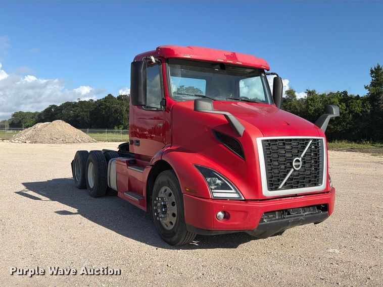 image for item ED5318 2019 Volvo VNR semi truck