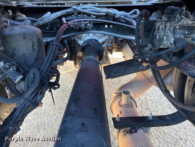 image for item ED5318 2019 Volvo VNR semi truck