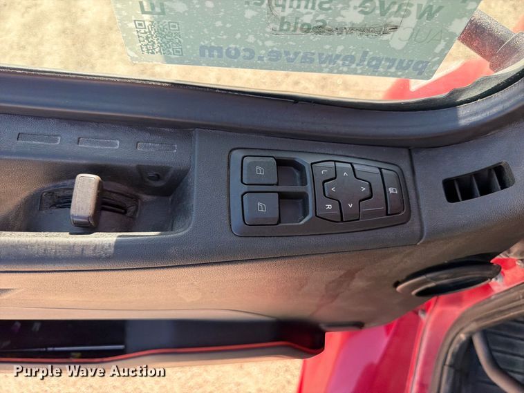image for item ED5318 2019 Volvo VNR semi truck