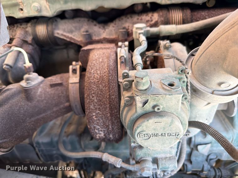 image for item ED5318 2019 Volvo VNR semi truck