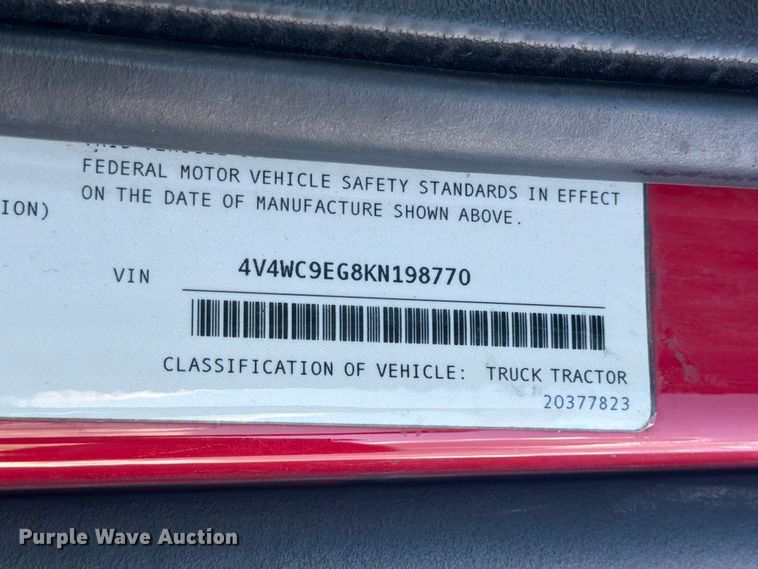 image for item ED5318 2019 Volvo VNR semi truck