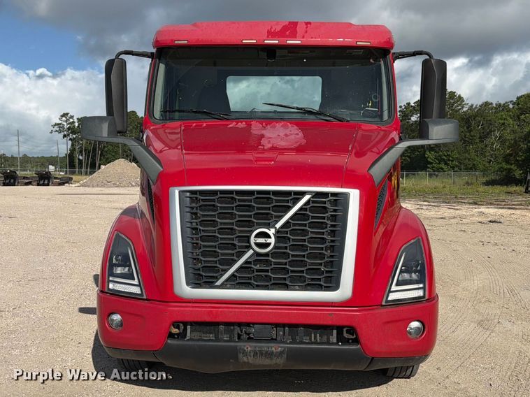 image for item ED5319 2019 Volvo VNR semi truck