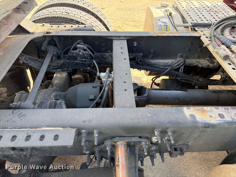 image for item ED5319 2019 Volvo VNR semi truck