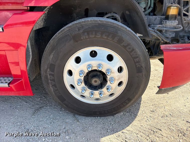 image for item ED5319 2019 Volvo VNR semi truck