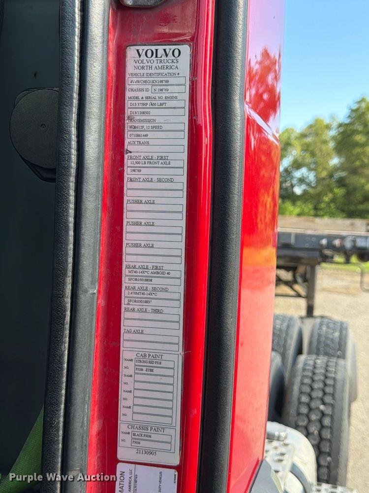 image for item ED5319 2019 Volvo VNR semi truck