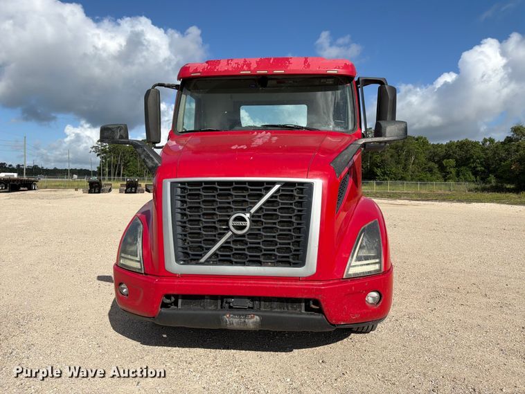 image for item ED5320 2019 Volvo VNR semi truck