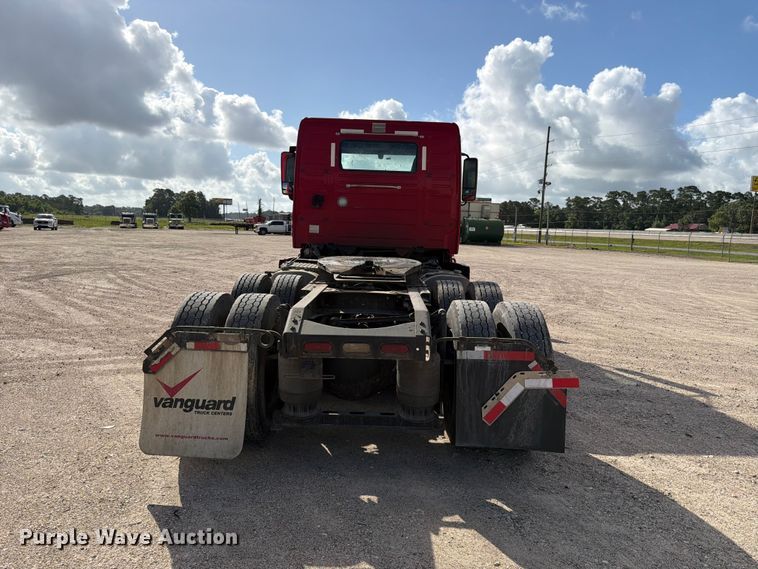 image for item ED5320 2019 Volvo VNR semi truck