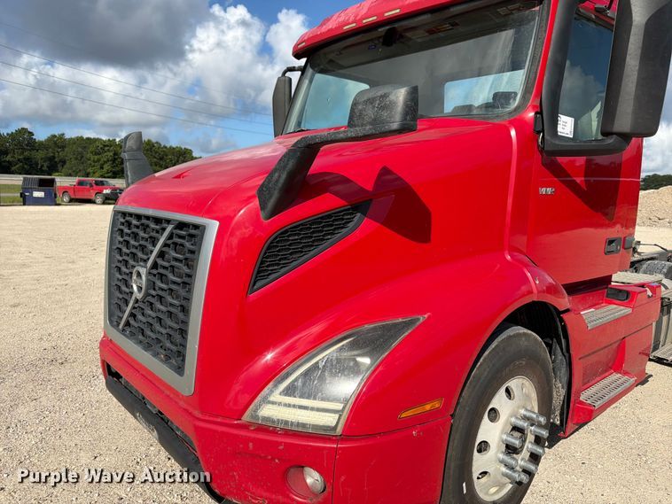 image for item ED5320 2019 Volvo VNR semi truck