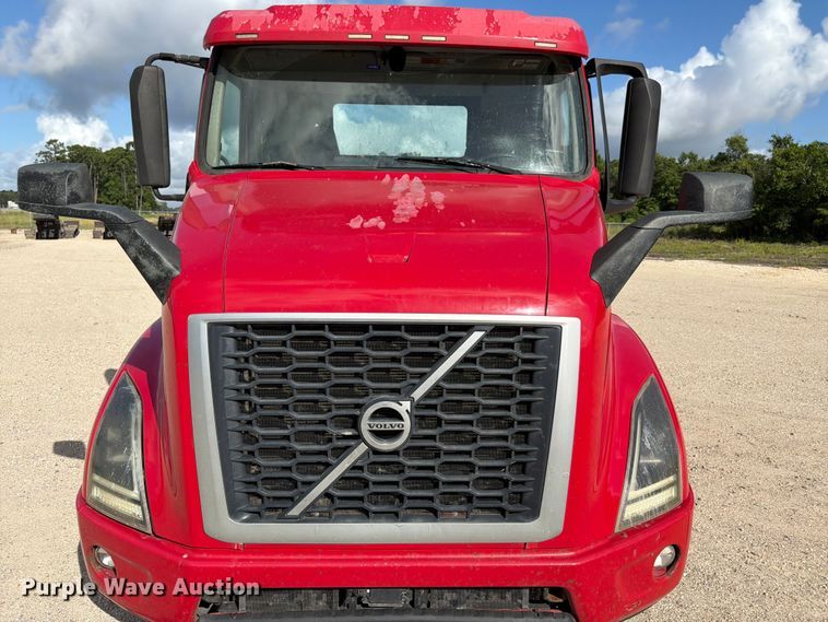 image for item ED5320 2019 Volvo VNR semi truck
