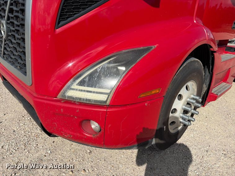 image for item ED5320 2019 Volvo VNR semi truck