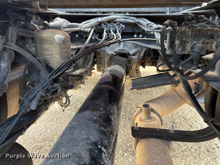image for item ED5320 2019 Volvo VNR semi truck