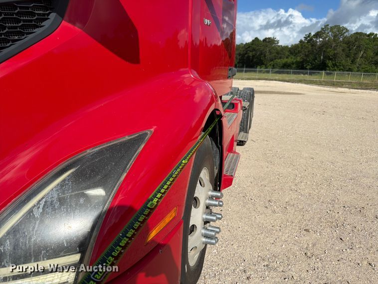 image for item ED5320 2019 Volvo VNR semi truck