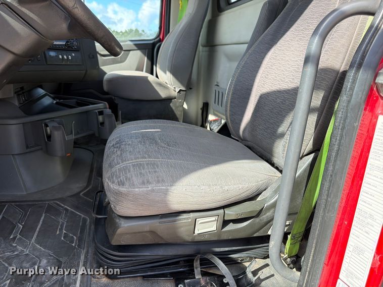 image for item ED5320 2019 Volvo VNR semi truck