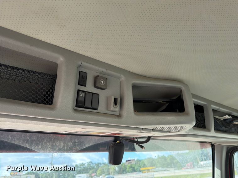 image for item ED5320 2019 Volvo VNR semi truck