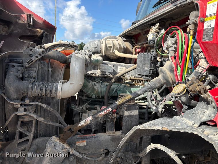 image for item ED5320 2019 Volvo VNR semi truck