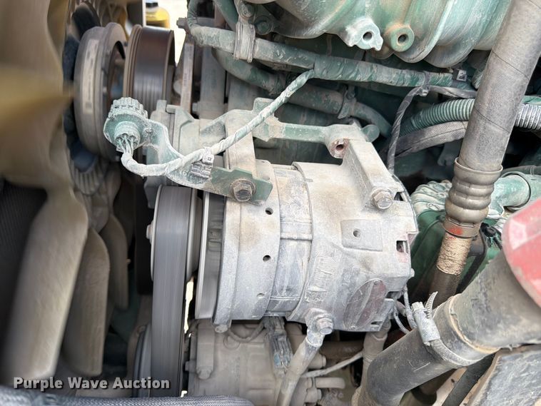 image for item ED5320 2019 Volvo VNR semi truck