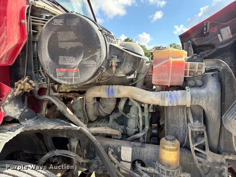image for item ED5320 2019 Volvo VNR semi truck