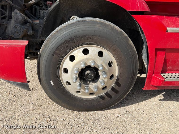 image for item ED5320 2019 Volvo VNR semi truck
