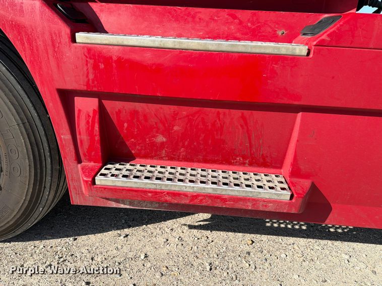 image for item ED5321 2020 Volvo VNR semi truck