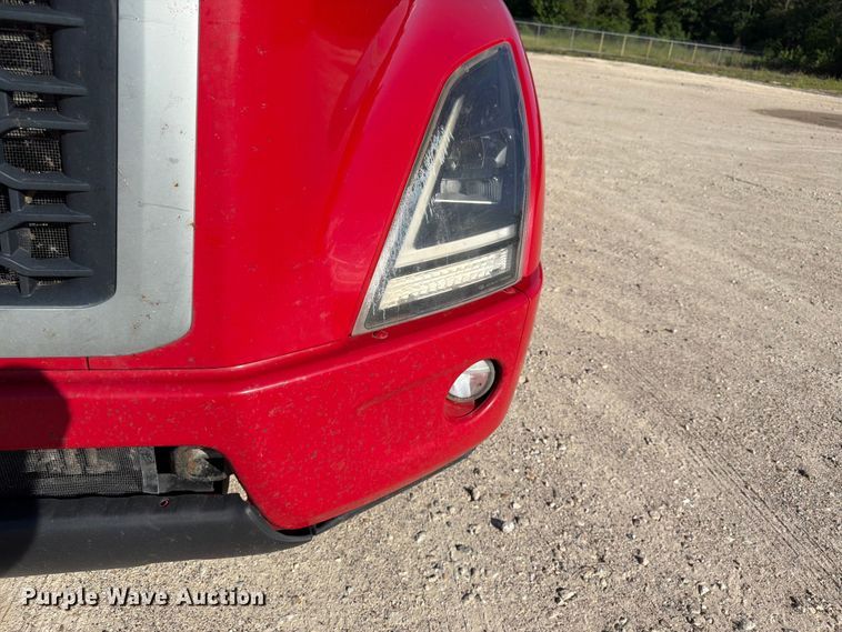 image for item ED5321 2020 Volvo VNR semi truck