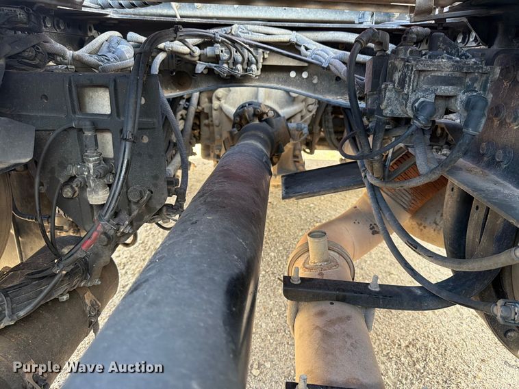 image for item ED5321 2020 Volvo VNR semi truck