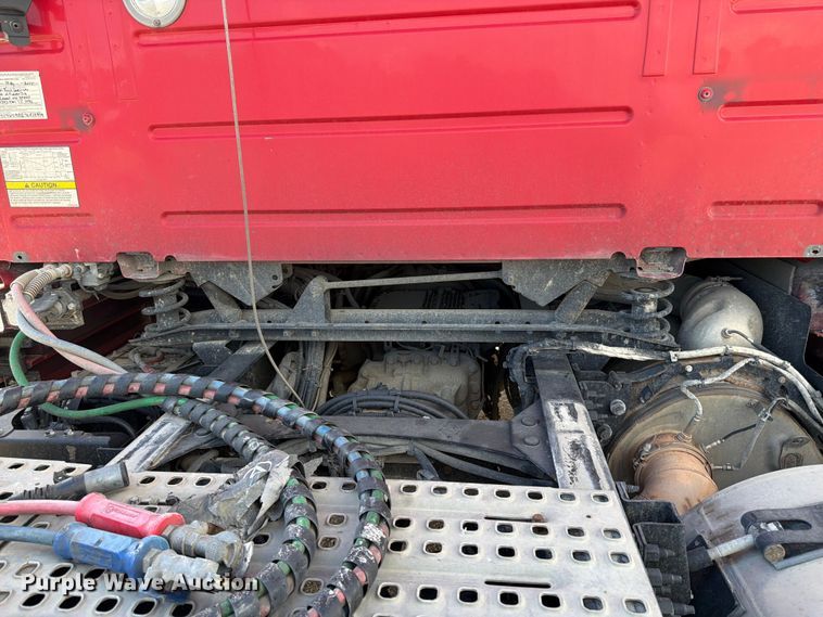 image for item ED5321 2020 Volvo VNR semi truck