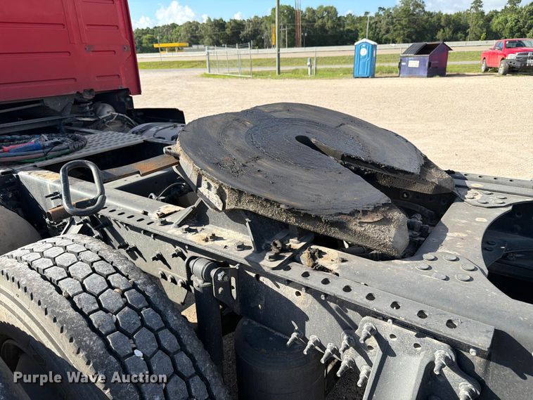 image for item ED5321 2020 Volvo VNR semi truck