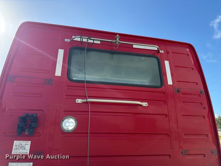 image for item ED5321 2020 Volvo VNR semi truck
