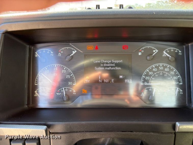image for item ED5321 2020 Volvo VNR semi truck