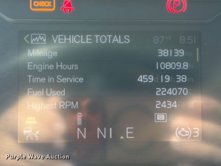 image for item ED5321 2020 Volvo VNR semi truck
