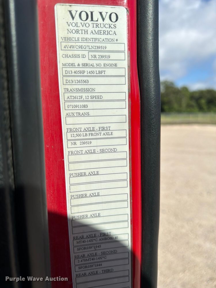 image for item ED5321 2020 Volvo VNR semi truck