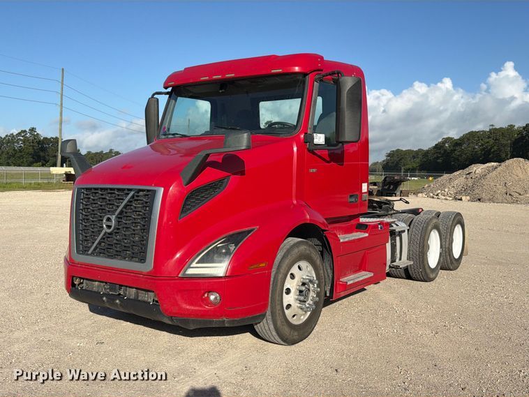 image for item ED5322 2019 Volvo VNR semi truck